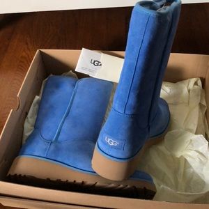 Brand NEW blue uggs (AMIE BOOT) *NEVER WORN